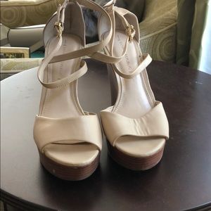 Banana Republic nude wedges!!